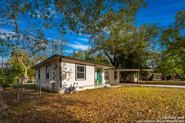 Listing photo id 2 for 311 Torrey  