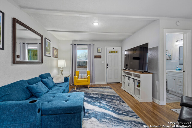 Listing photo id 4 for 311 Torrey  