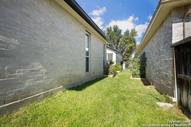 Image 40 of 41 For 26 Fonthill