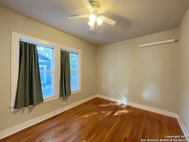 Image 16 of 31 For 919 Ripley Ave