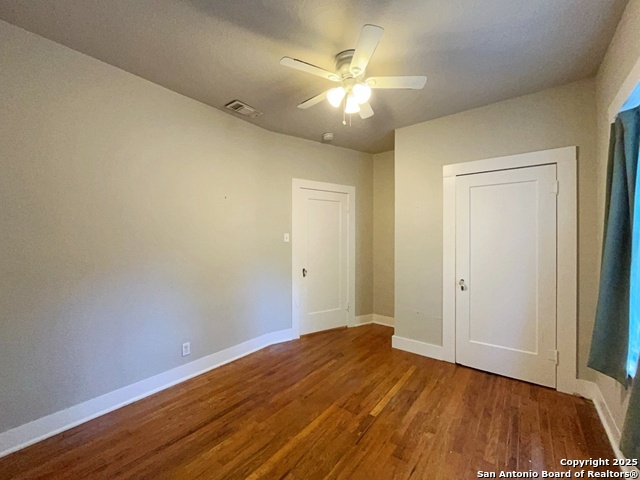 Image 17 of 31 For 919 Ripley Ave