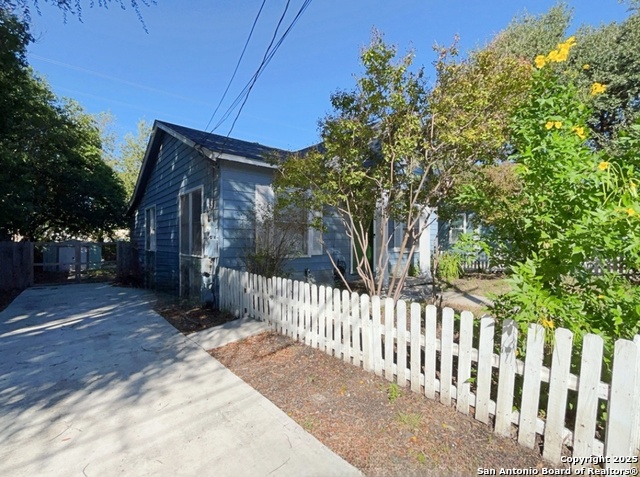 Image 27 of 31 For 919 Ripley Ave