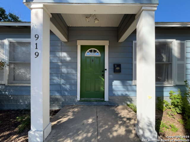 Image 28 of 31 For 919 Ripley Ave