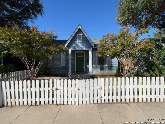 Image 29 of 31 For 919 Ripley Ave