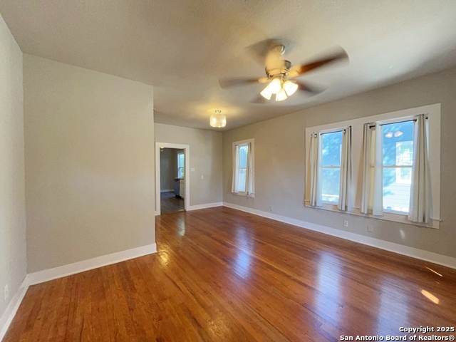 Image 7 of 31 For 919 Ripley Ave