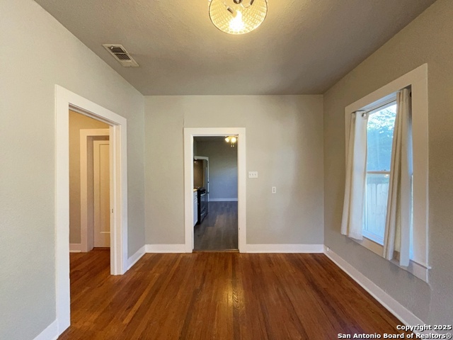 Image 9 of 31 For 919 Ripley Ave