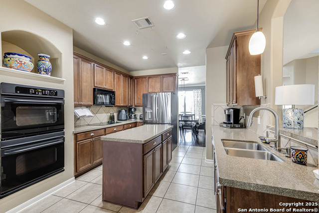 Listing photo id 8 for 1443 Camden Cove