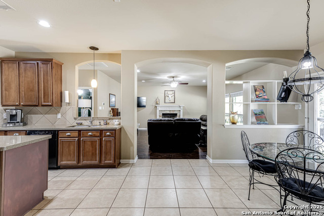Listing photo id 9 for 1443 Camden Cove
