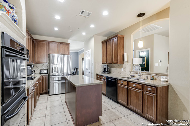 Listing photo id 10 for 1443 Camden Cove