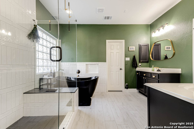 Listing photo id 15 for 1443 Camden Cove