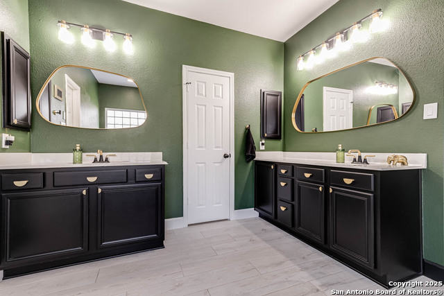 Listing photo id 17 for 1443 Camden Cove