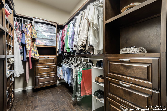 Listing photo id 18 for 1443 Camden Cove