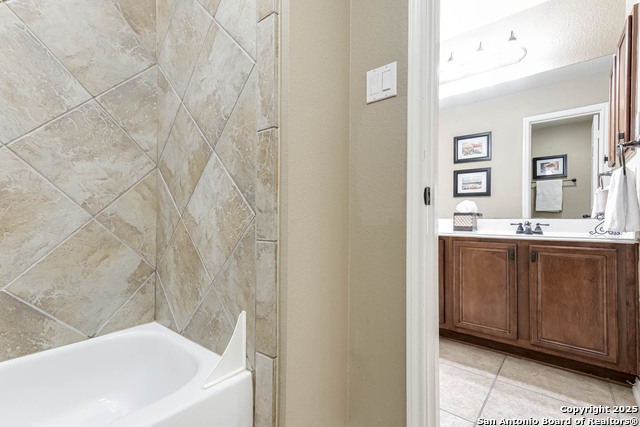 Listing photo id 26 for 1443 Camden Cove