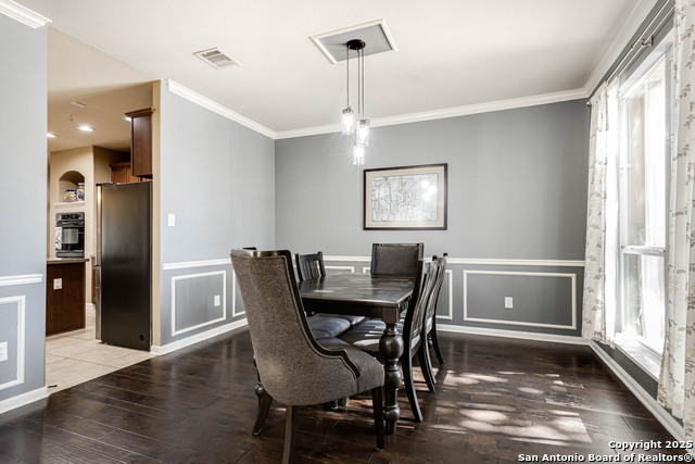 Listing photo id 1 for 1443 Camden Cove