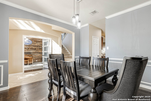 Listing photo id 2 for 1443 Camden Cove