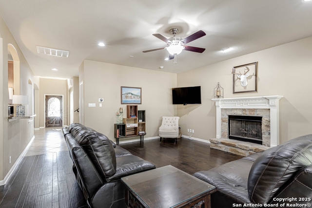 Listing photo id 6 for 1443 Camden Cove