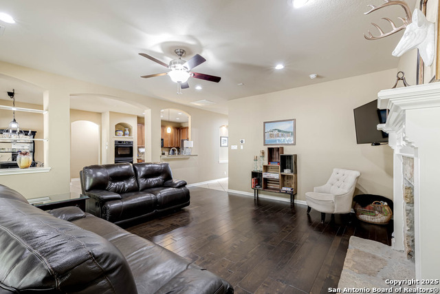 Listing photo id 7 for 1443 Camden Cove