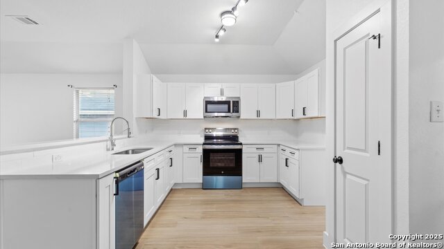 Listing photo id 3 for 6608 Sally Agee