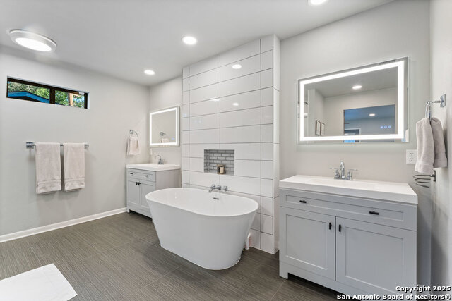 Image 16 of 40 For 623 Nottingham Dr E