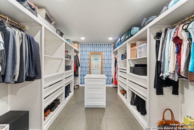 Image 19 of 40 For 623 Nottingham Dr E