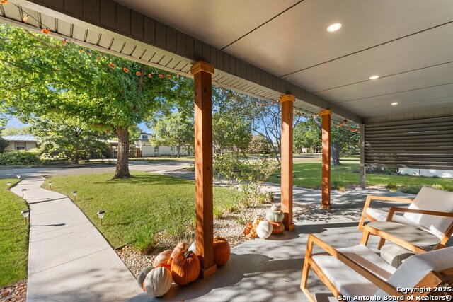 Image 2 of 40 For 623 Nottingham Dr E