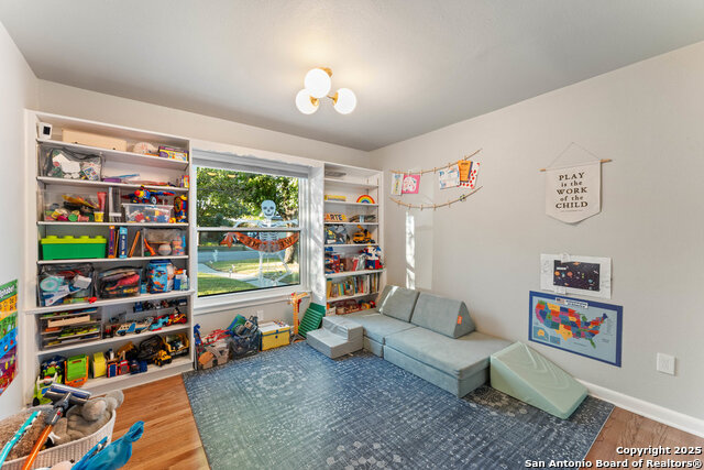 Image 24 of 40 For 623 Nottingham Dr E