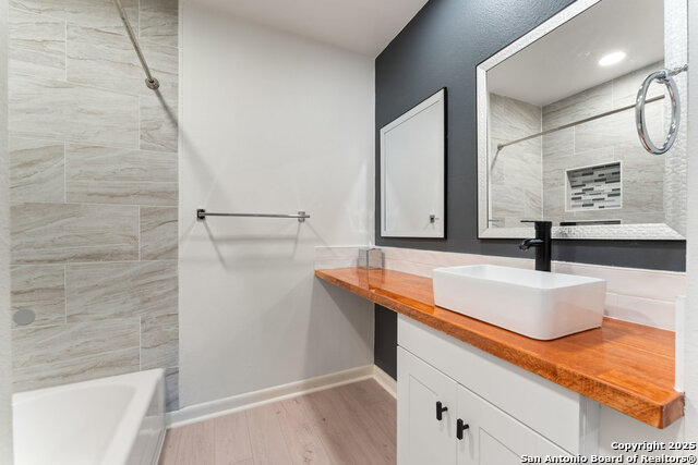 Image 26 of 40 For 623 Nottingham Dr E