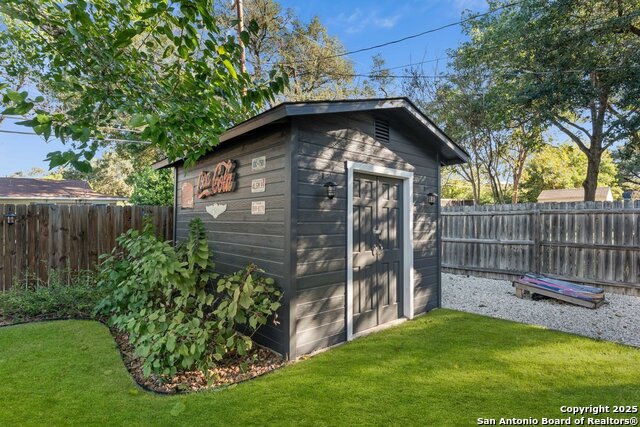 Image 28 of 40 For 623 Nottingham Dr E