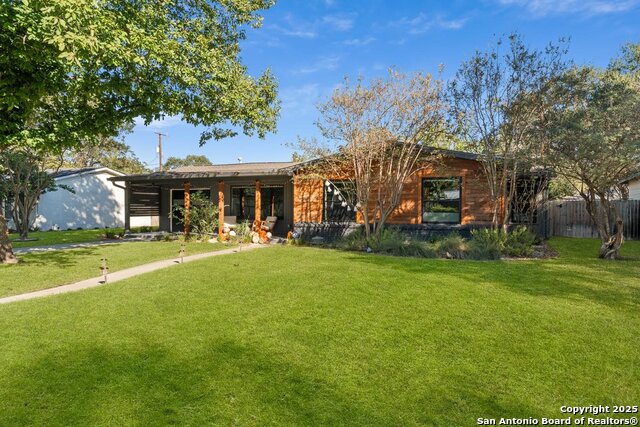 Image 3 of 40 For 623 Nottingham Dr E