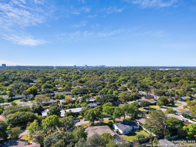 Image 39 of 40 For 623 Nottingham Dr E