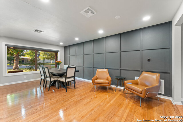 Image 4 of 40 For 623 Nottingham Dr E