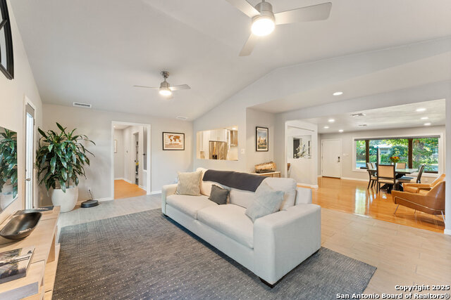 Image 7 of 40 For 623 Nottingham Dr E