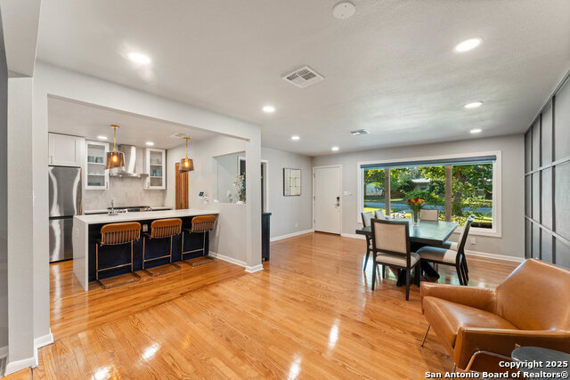 Image 9 of 40 For 623 Nottingham Dr E