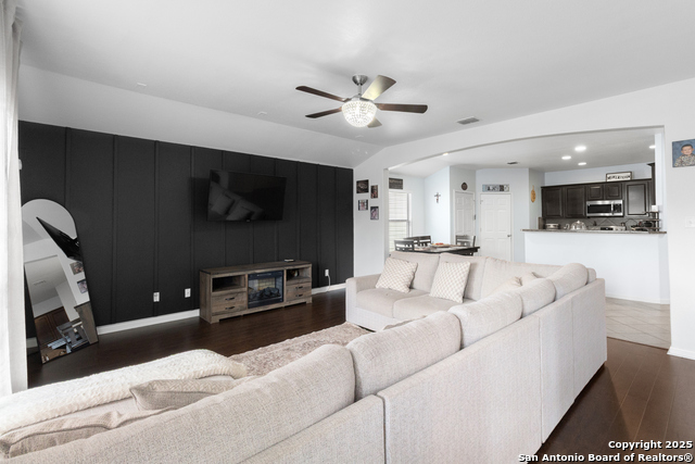 Image 12 of 26 For 4719 Badland Beacon