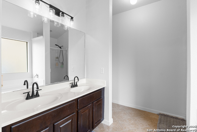 Image 21 of 26 For 4719 Badland Beacon