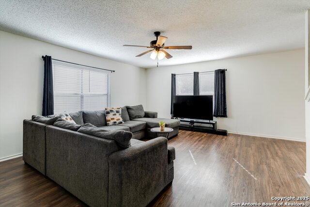 Image 4 of 25 For 3713 Candlecreek Ct