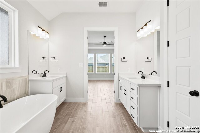 Listing photo id 12 for 413 Canyon Live Oak