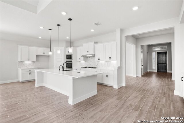 Listing photo id 3 for 413 Canyon Live Oak