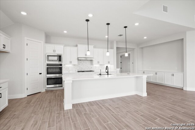 Listing photo id 4 for 413 Canyon Live Oak