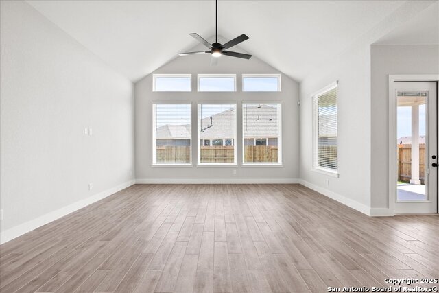 Listing photo id 7 for 413 Canyon Live Oak