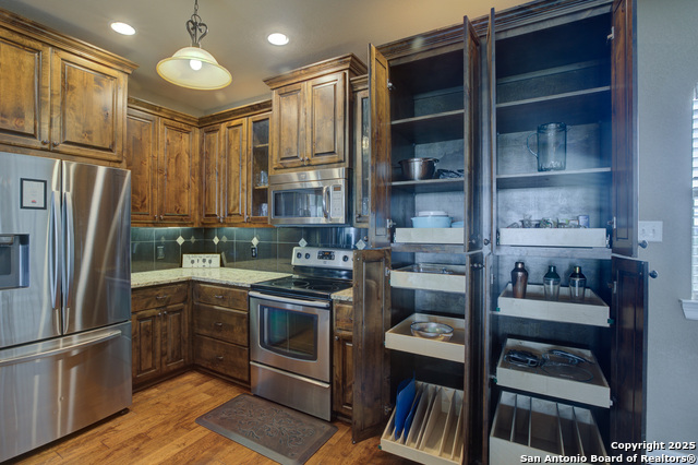 Listing photo id 8 for 1350 Colleen