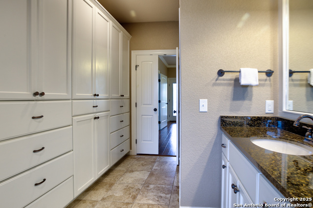 Listing photo id 19 for 1350 Colleen