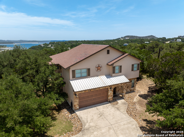 Listing photo id 41 for 1350 Colleen