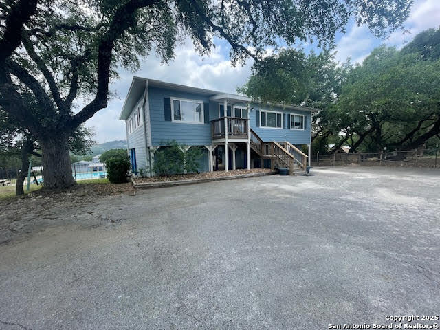 Listing photo id 46 for 1350 Colleen