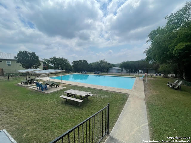 Listing photo id 48 for 1350 Colleen