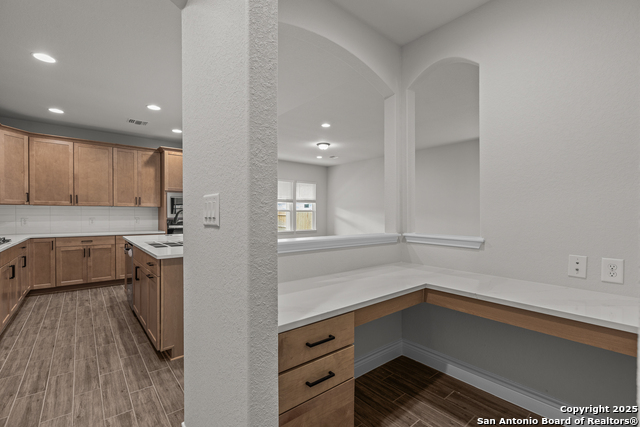 Listing photo id 41 for 342 Bodensee Place