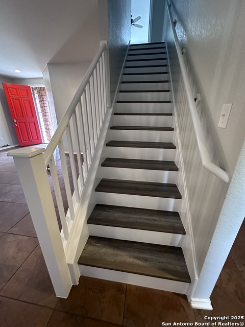 Image 3 of 5 For 9135 Wind Crown