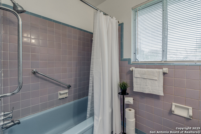 Image 5 of 11 For 339 Edgebrook