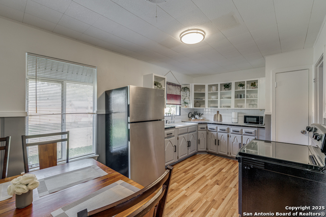 Image 8 of 11 For 339 Edgebrook