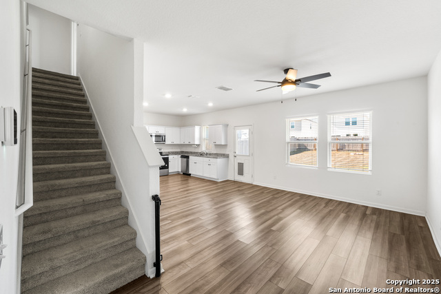 Image 3 of 29 For 5639 Pearl Meadow